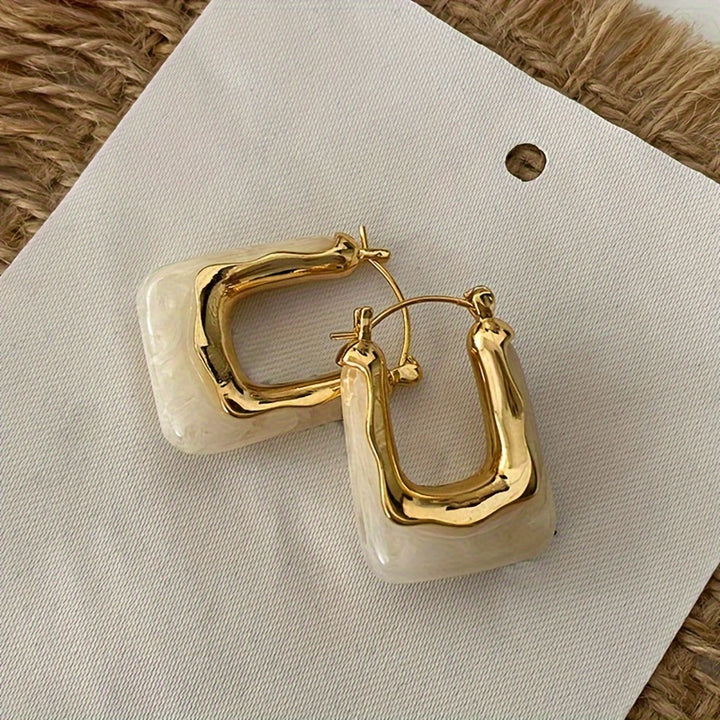 Mila | Elegant U-Shaped Hoop Earrings